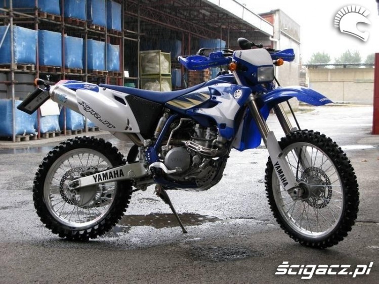 Yamaha WR 450 samotnie