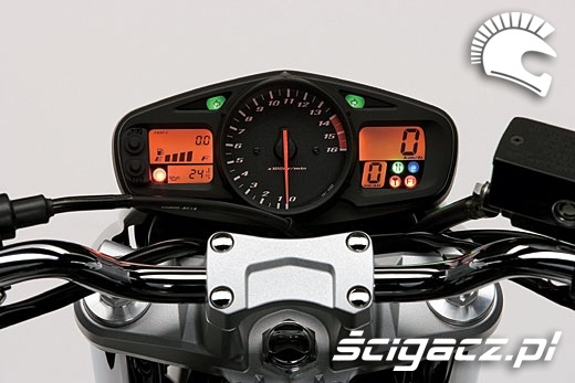 Suzuki GSR kokpit