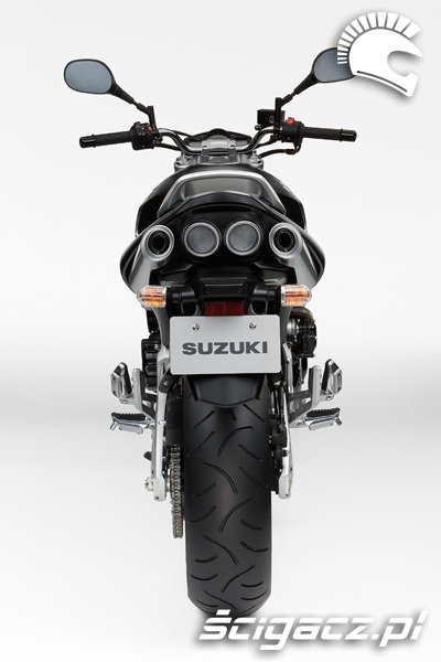 Suzuki GSR z tylu