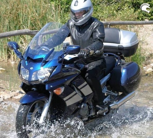 Yamaha FJR1300 wodna przeprawa