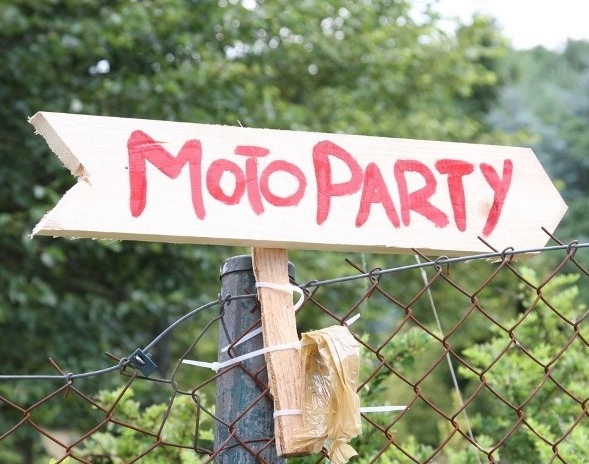 Drogowskaz motoparty z