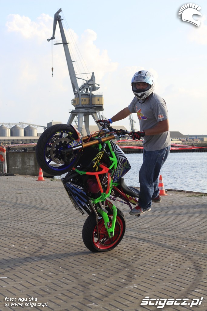 Beku wheelie Lotwa