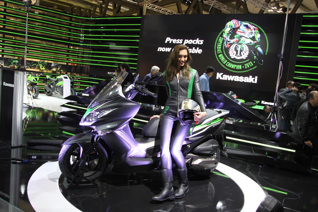 Kawasaki J300 2014 laska z