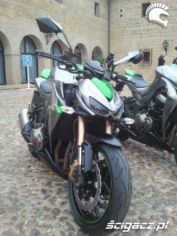 Z1000 premirea