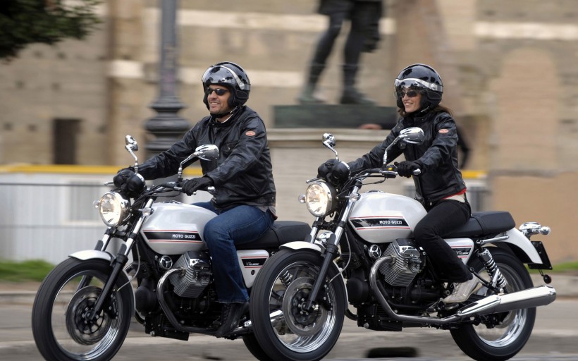 Motocyklisci i motocyklistki  z