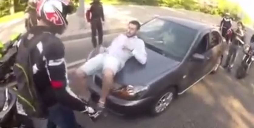 przepychanka z motocyklista z