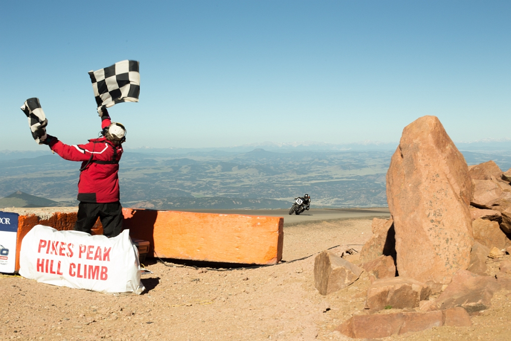 Zdjęcia Pikes Peak Hill Climb Guy Martin i Metzeler zwyciezcami