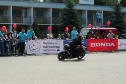 Pokaz motocyklowy w Centrum Zdrowia Dziecka