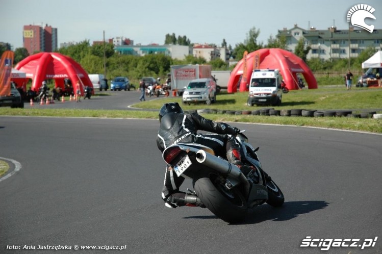 Zdjęcia na kolanie w lewo Honda Pro Motor Lublin