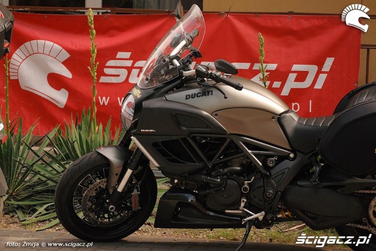 Ducati Diavel z