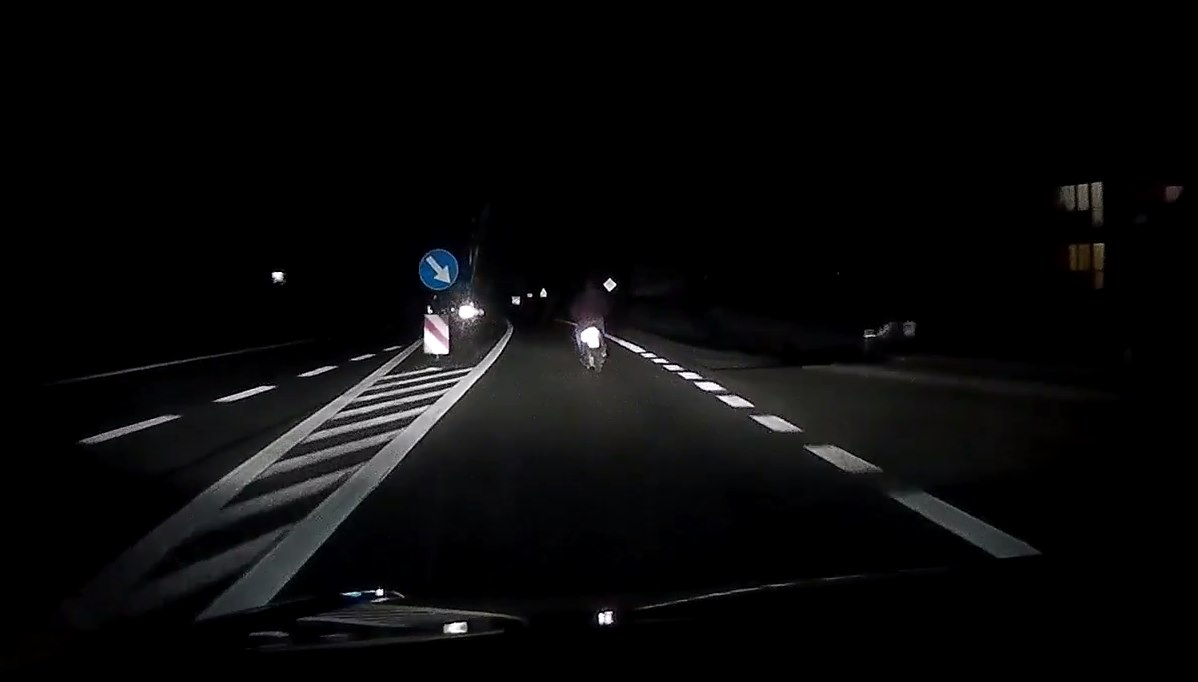 skuterzysta kontra slup z