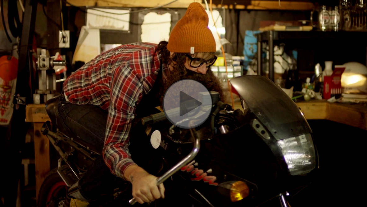 FacebookPlayButtonAPPR00OVED z