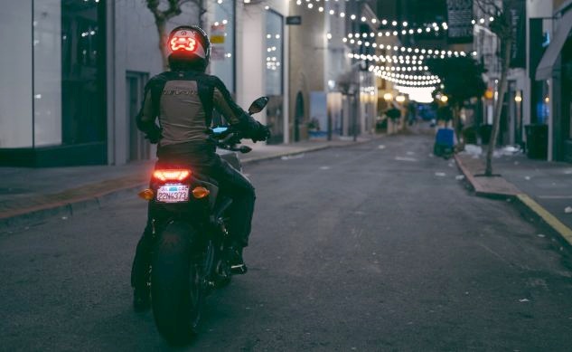 this motorcycle helmet device promises to make you more visible in traffic 2