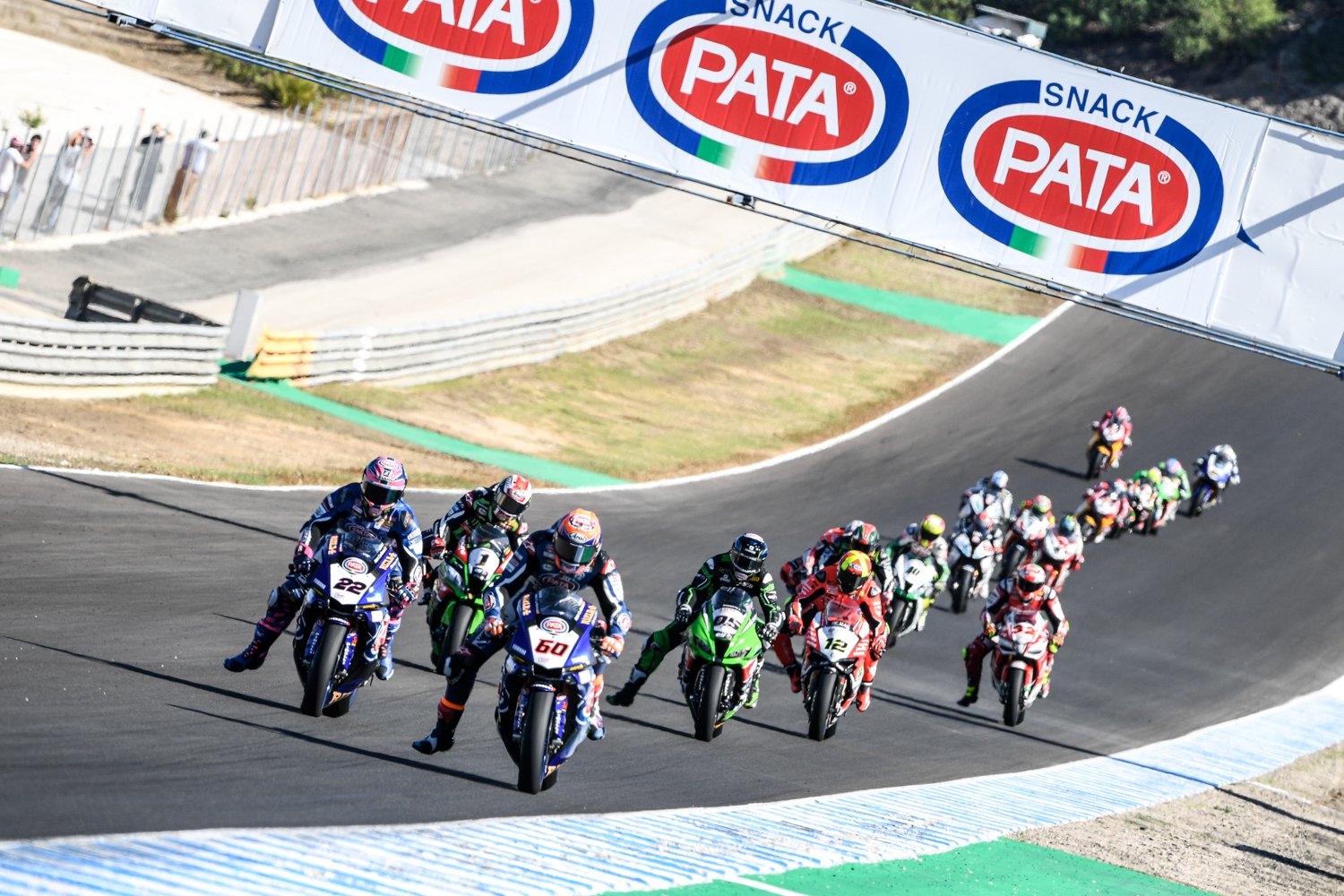 DMvS RUW0AAq qP.jpg large z