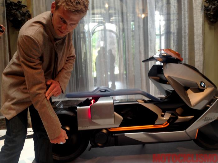 M BMW Motorrad Concept Link 2017 scooter elettrico villa este 3
