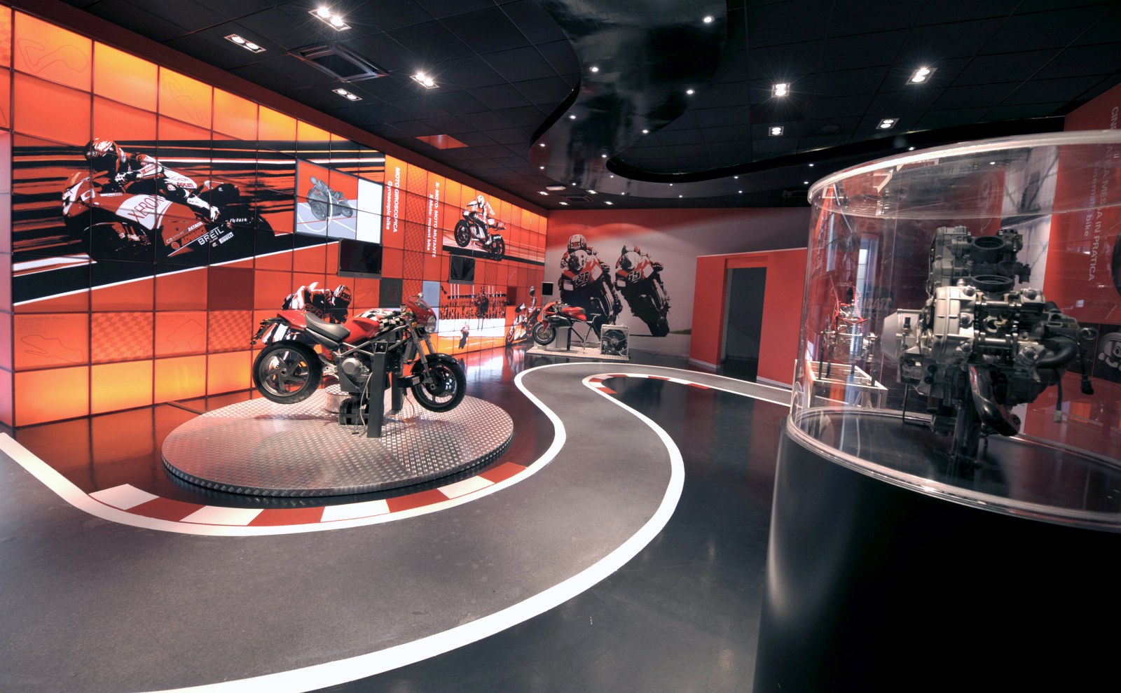 Laboratorium przy muzeum Ducati 4 z