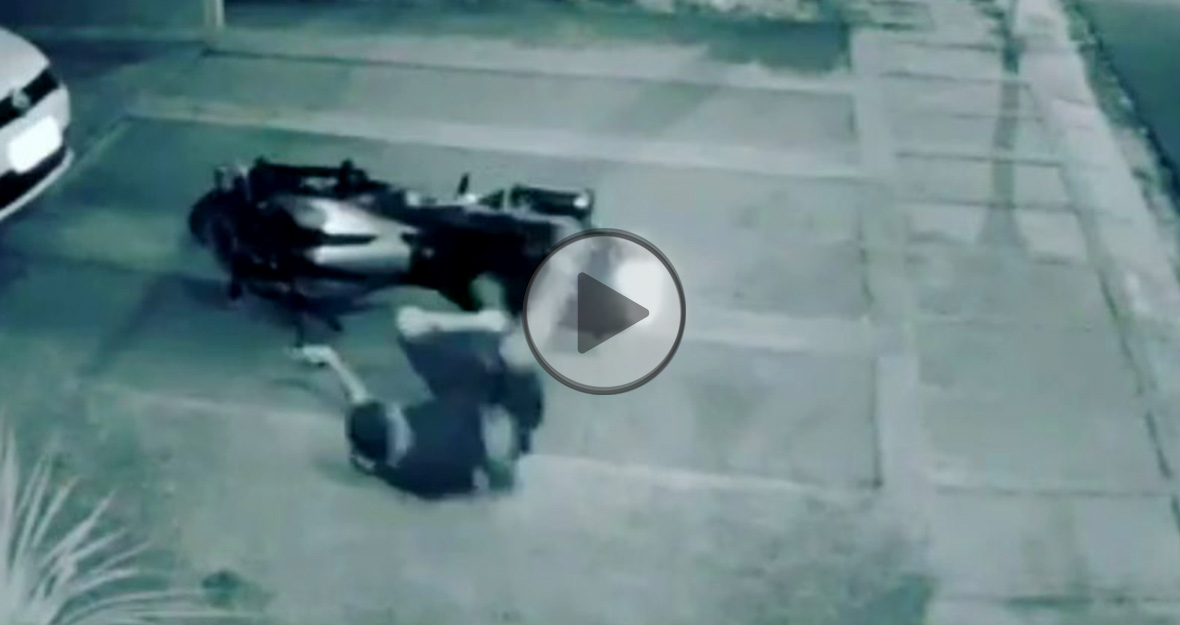 wywrotka na parkingu z