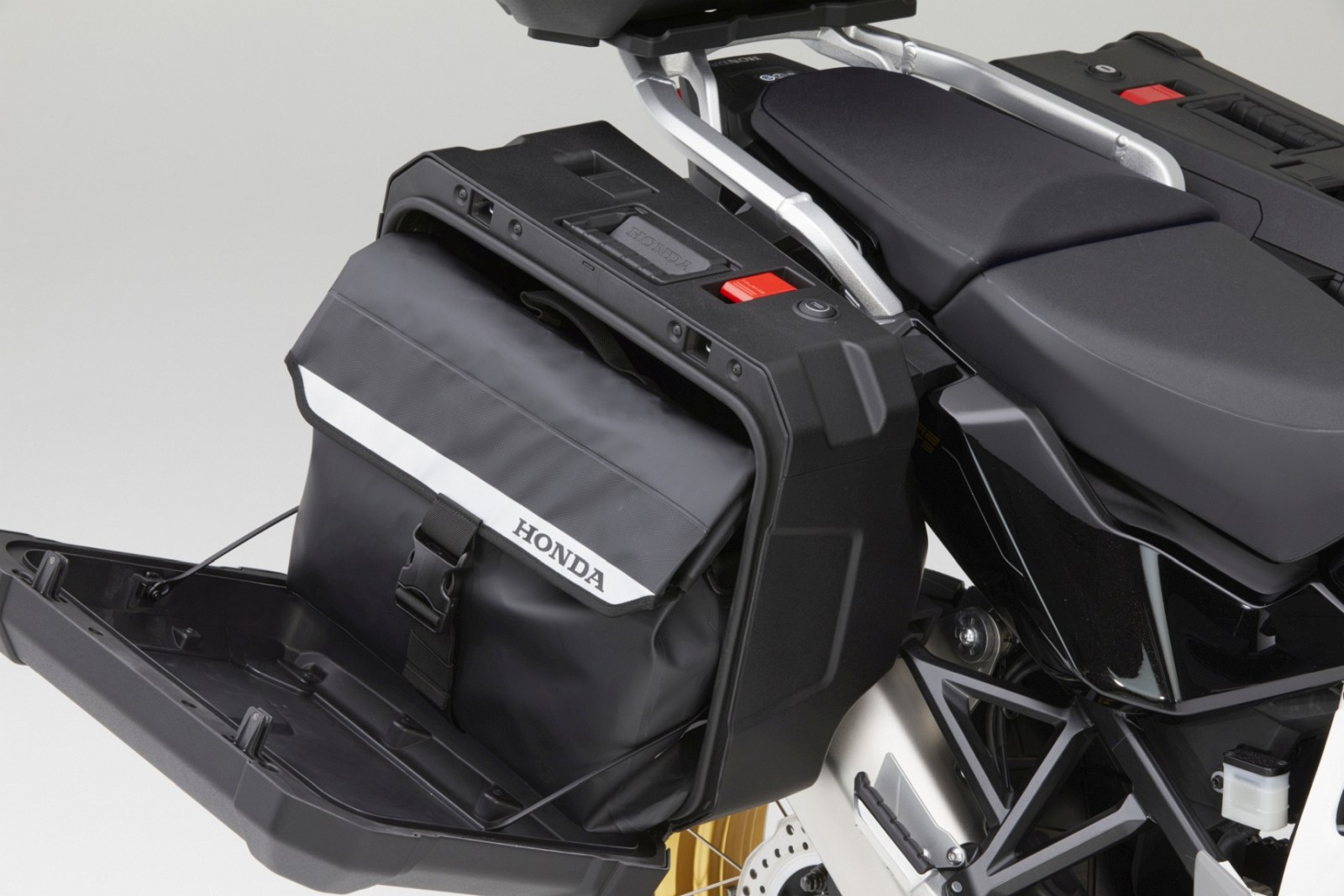 Zdjęcia 51488 20YM AfricaTwin InnerBag02 O8L83MKSE00 ORIGINAL Nowa