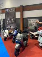 Warsaw Moto Show 2019 skuter elektryczny IML szary