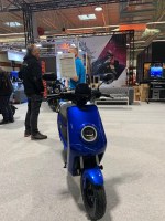 Warsaw Moto Show 2019 skuter elektryczny NIU niebieski