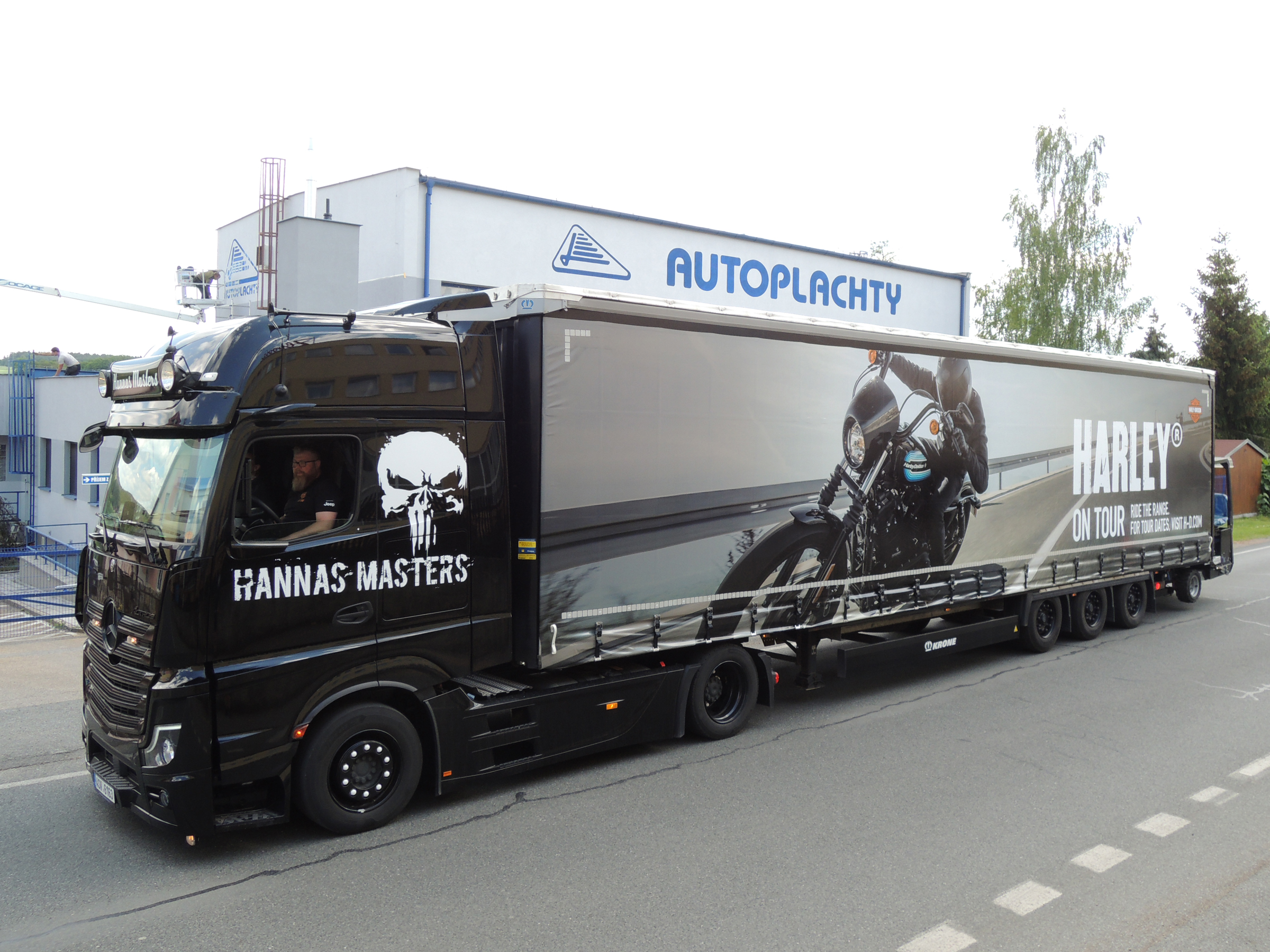 Harley on Tour truck