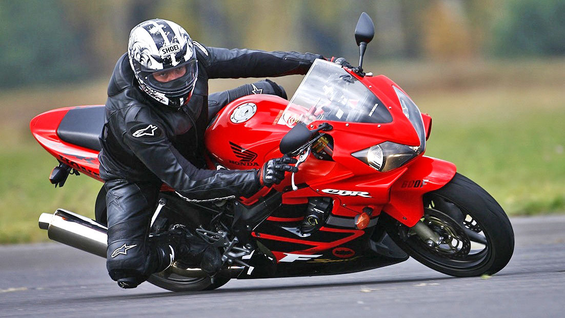 Motocykl używany Honda CBR600 F4i prezentacja, dane