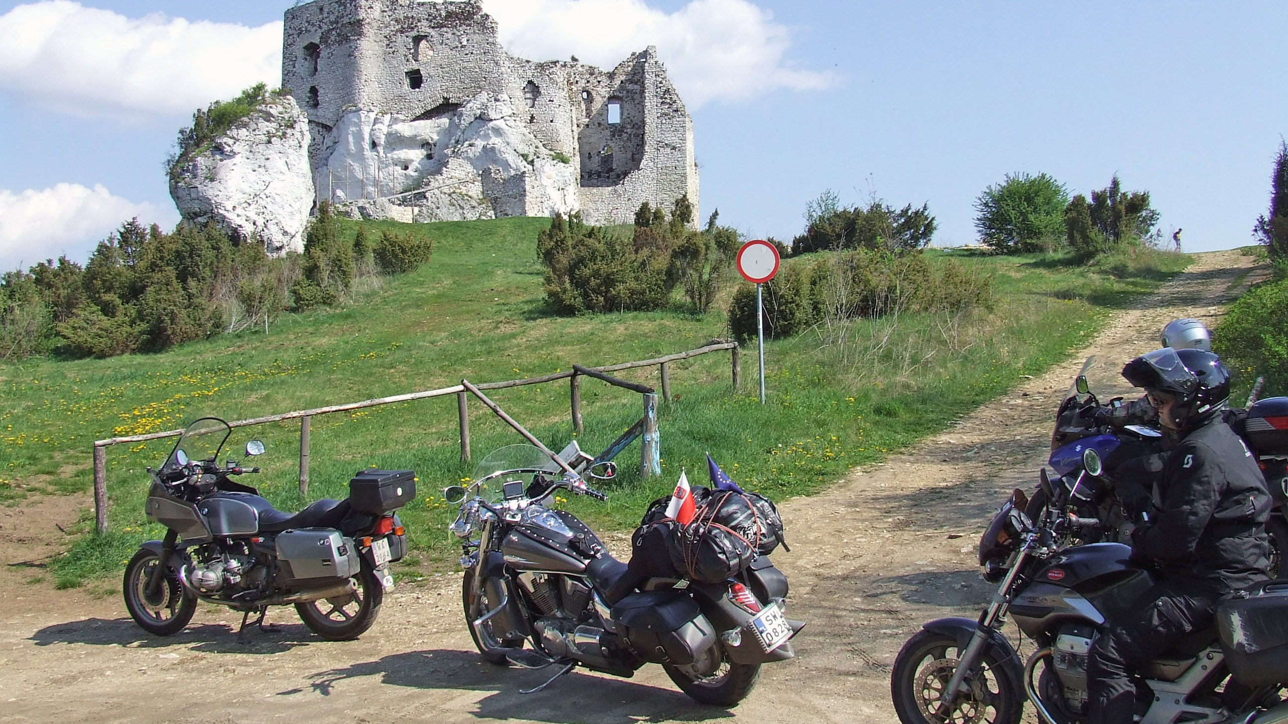 Kolejny zamek w Mirowie jest rekonstruowany z