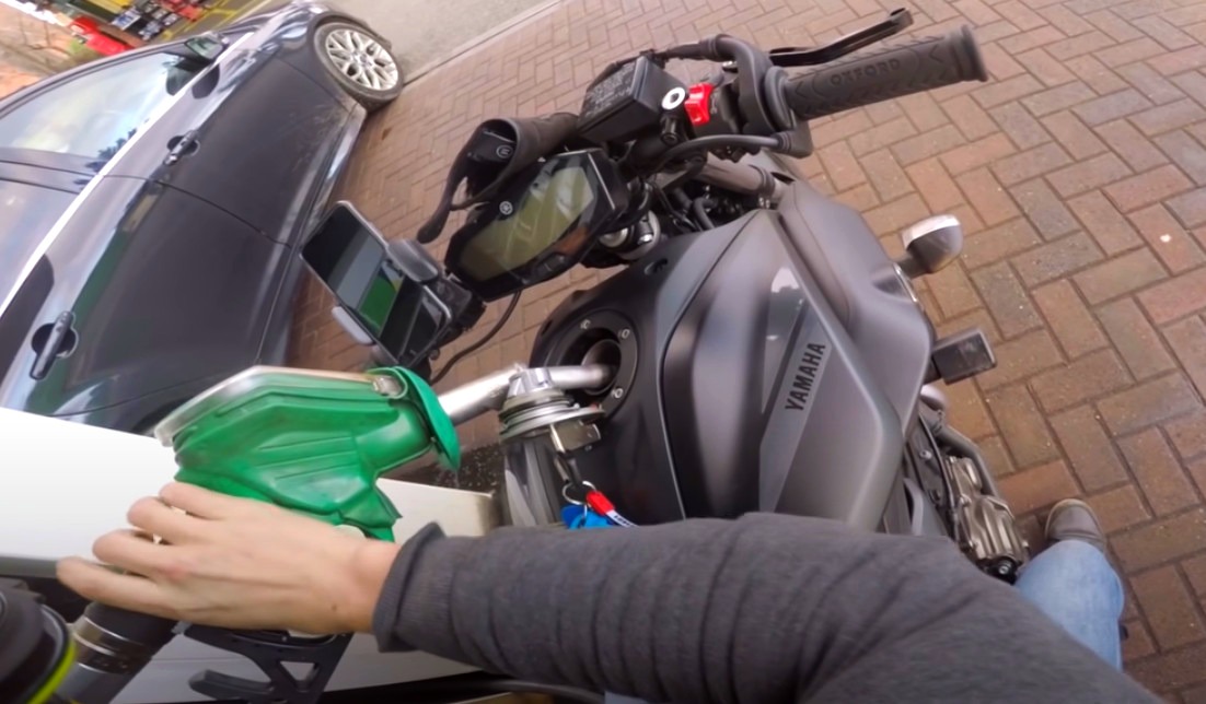 tankowanie motocykla 1 z