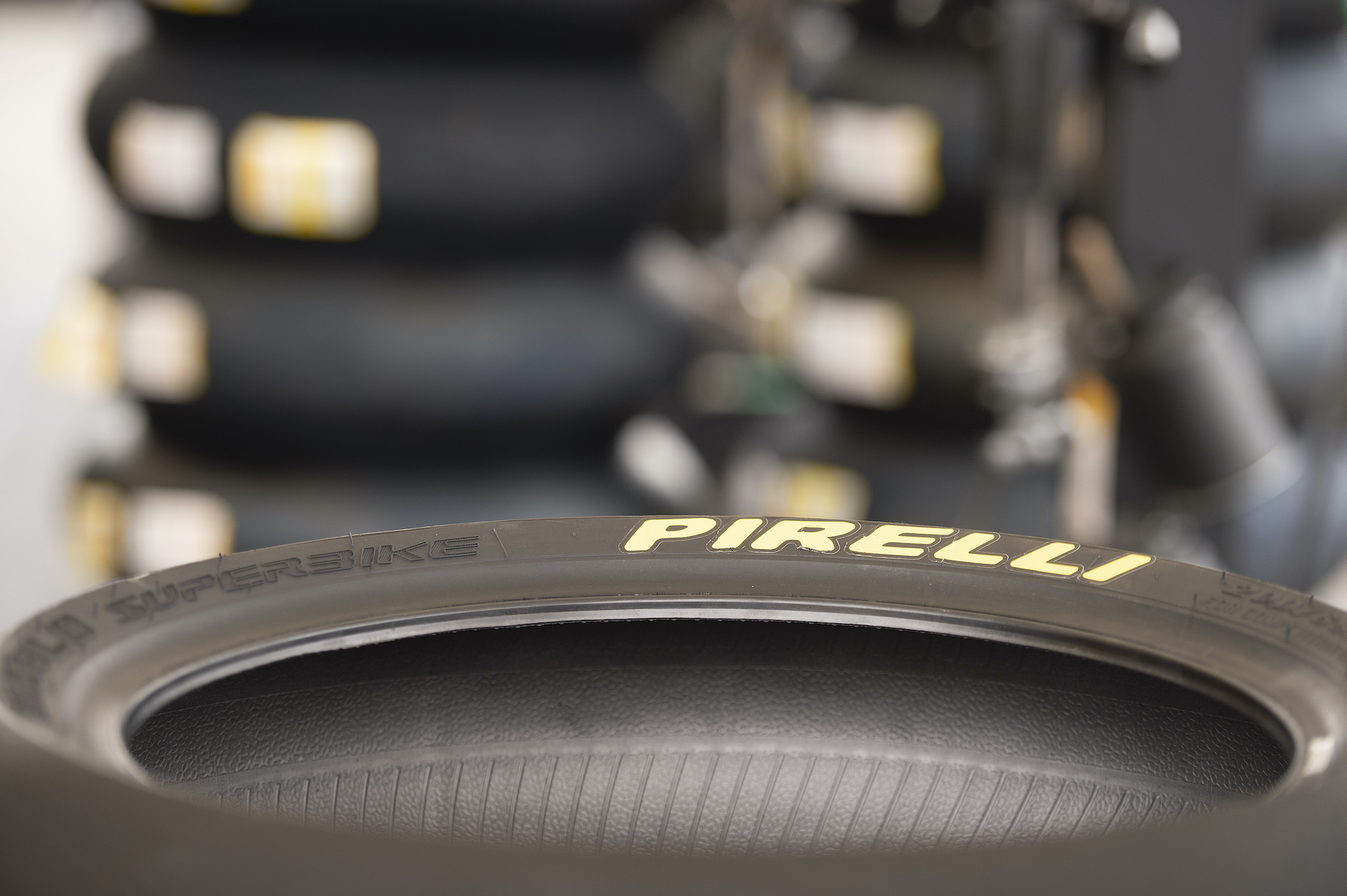 pirelli diablo superbike detail z