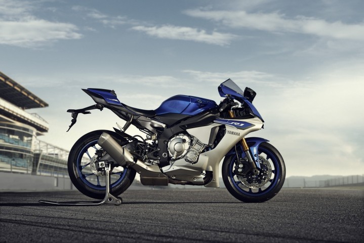 2015 Yamaha YZF R1 pit