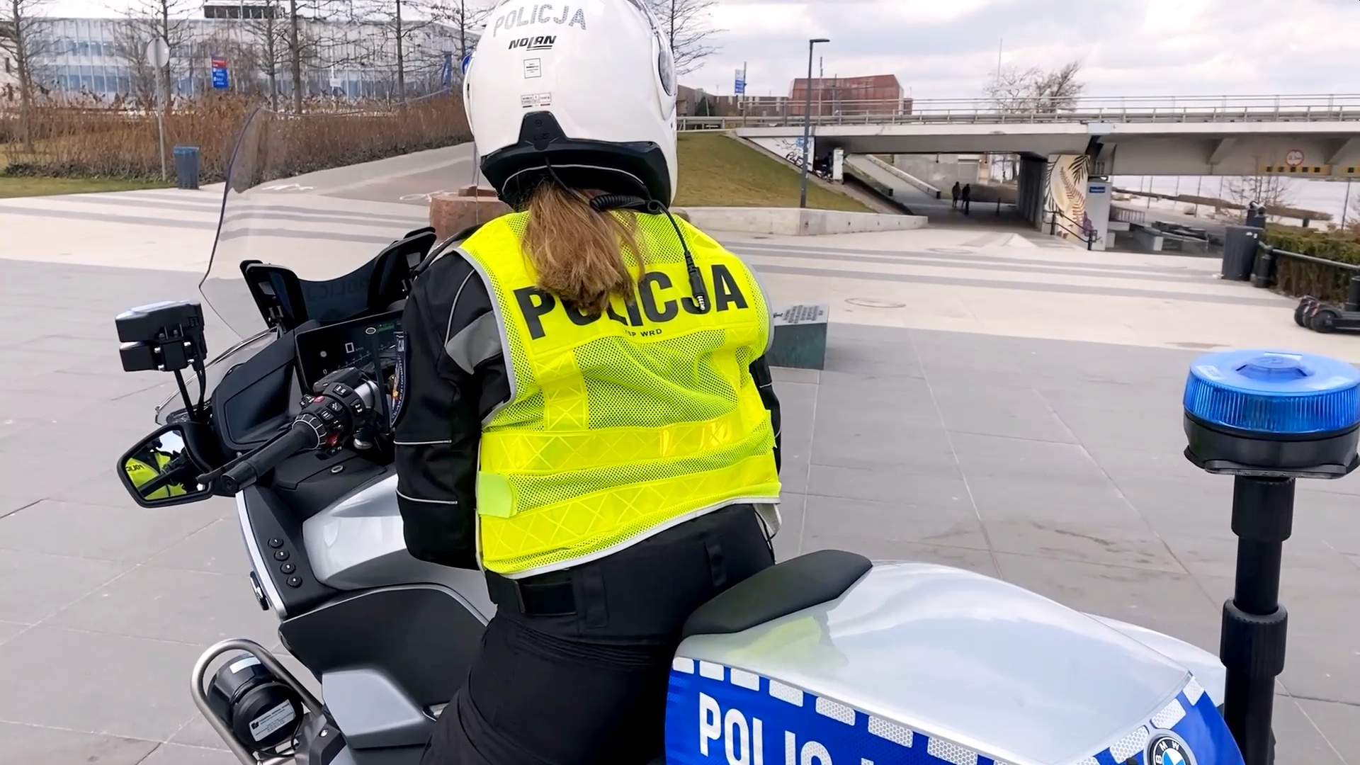 policja motocyklistka 1 z