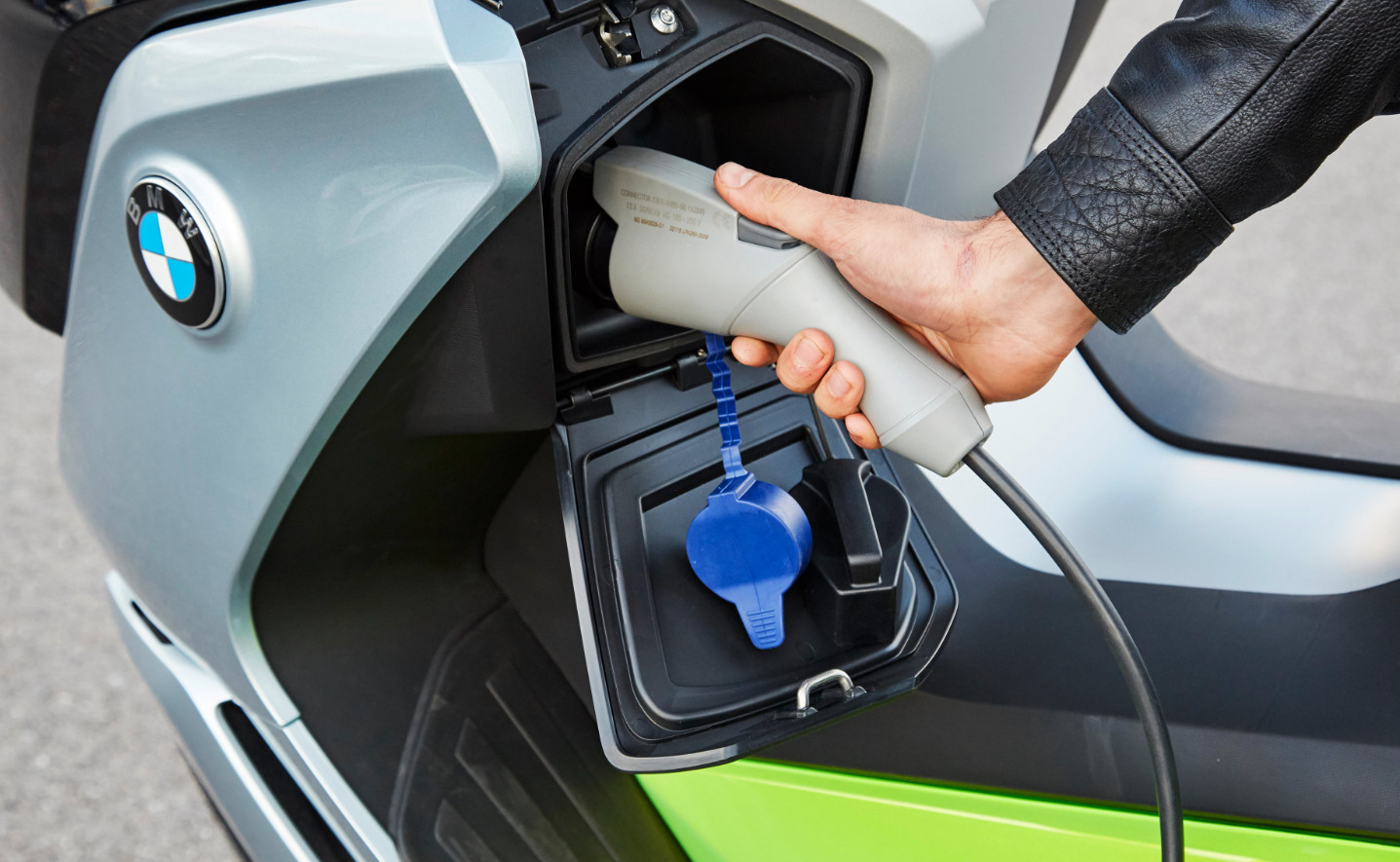 ladowanie e motocykla 1 z