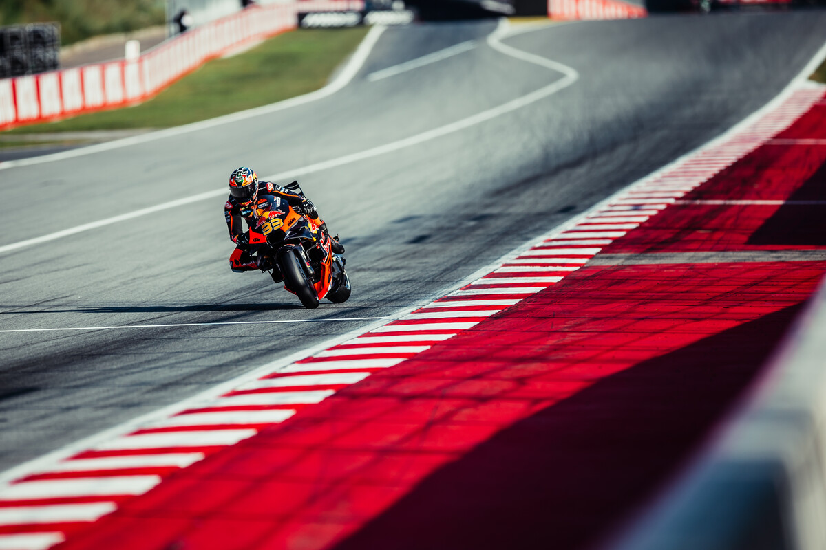 Brad Binder KTM MotoGP Barcelona pre season test 3 z