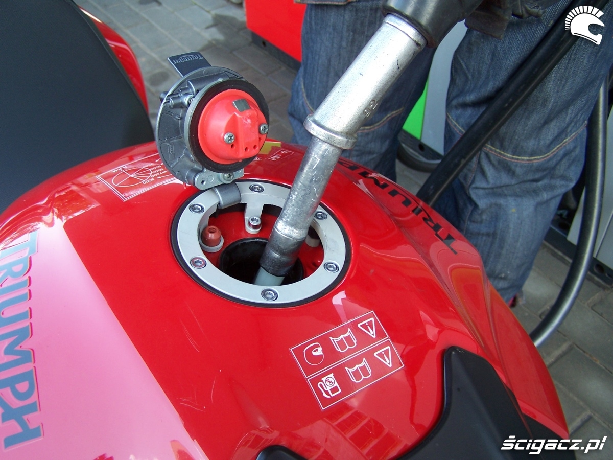 tankowanie motocykla 2 z