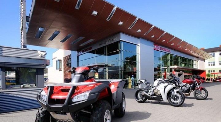 Honda Plaza salon 3 z