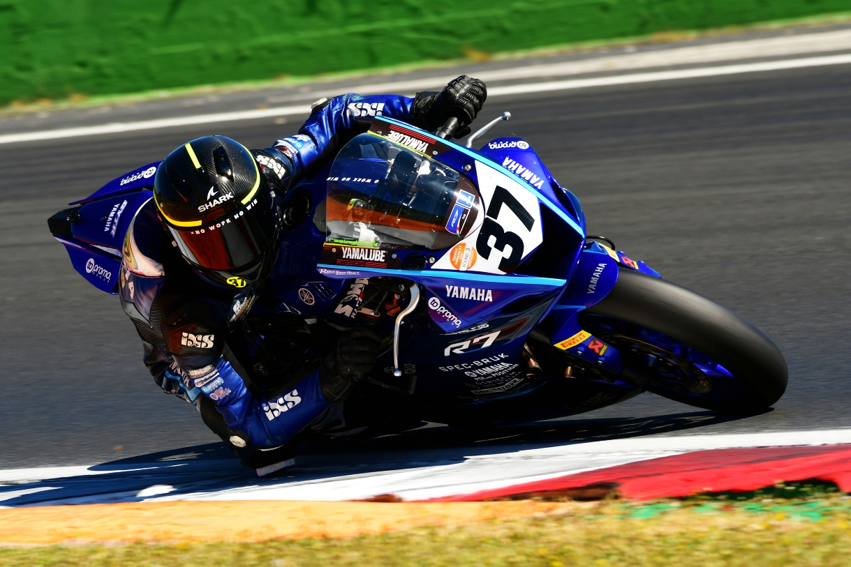 Jakub Belak podsumowuje 3. rundę Yamaha R7 Cup Italy. Trudna Vallelunga zaliczona