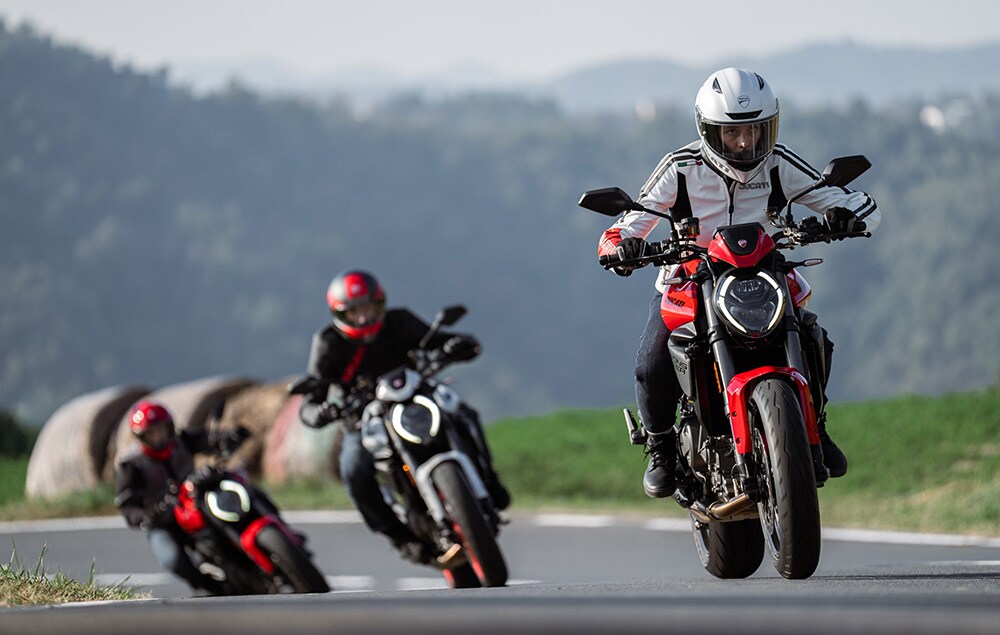 Ducati Monster na rok modelowy 2026 - opis, zdjęcia, dane techniczne. Nowy silnik, nowe możliwości