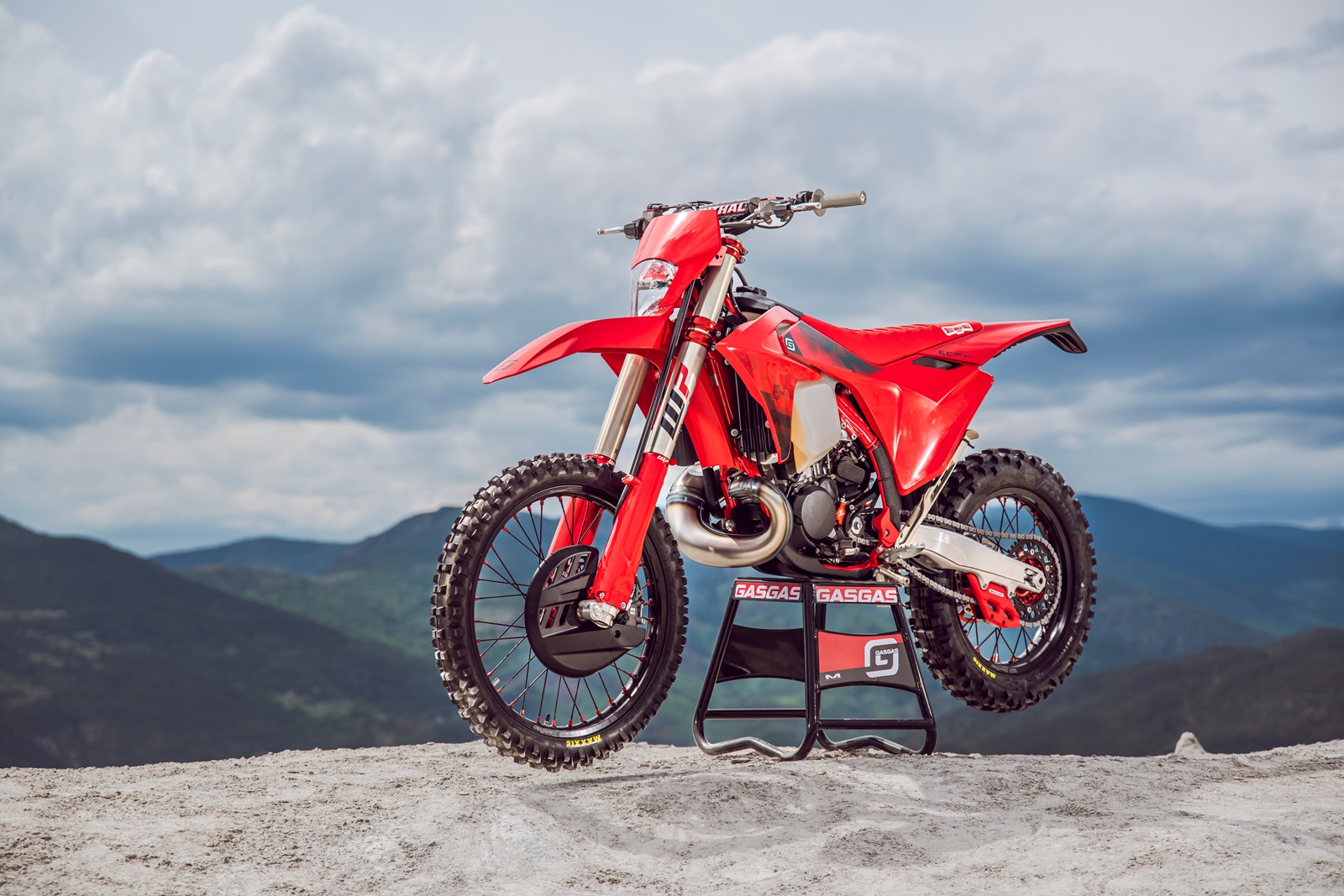 104369 ENDRURO EC 300 MY26 STATIC