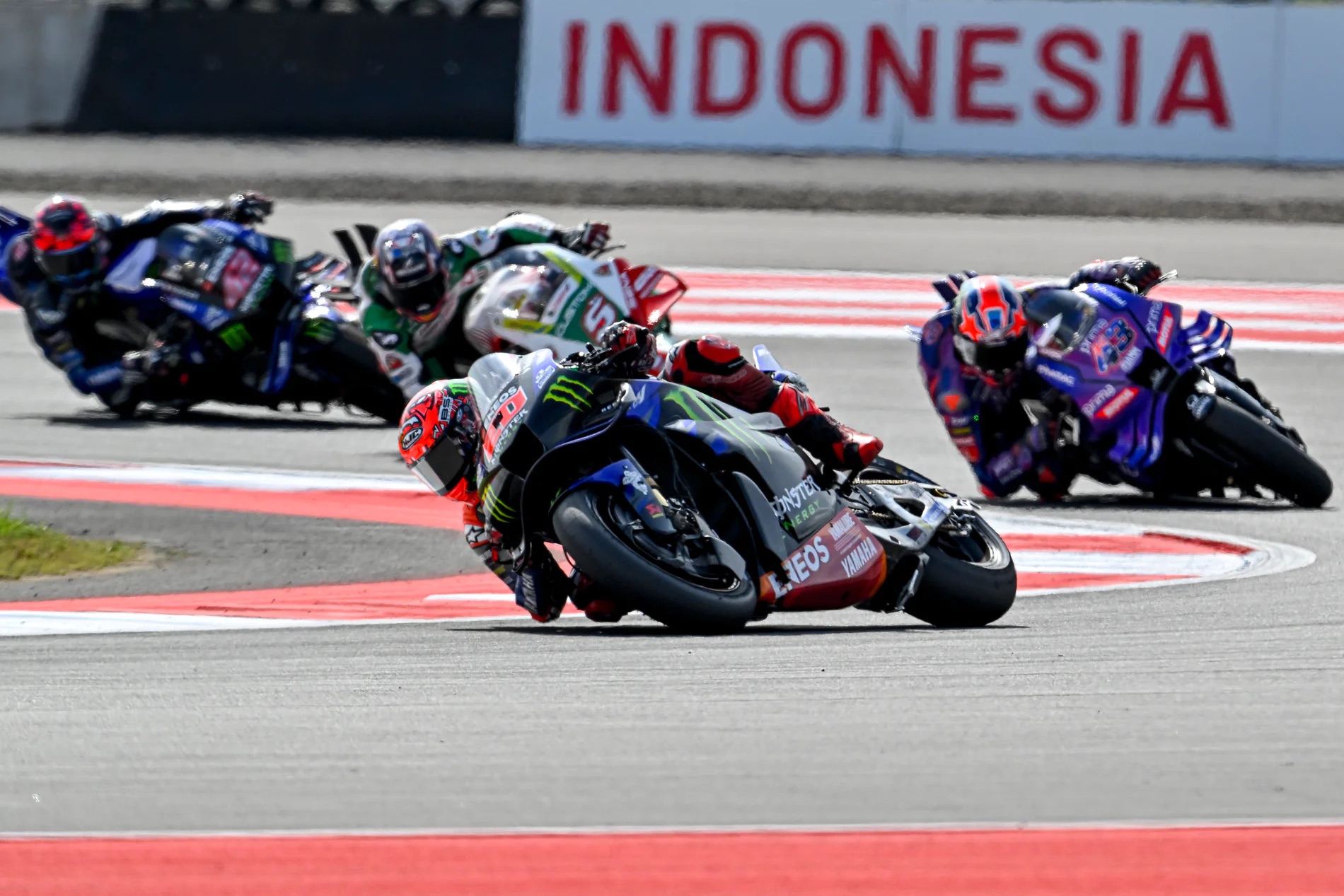 Carmelo Ezpeleta nie wyklucza wyścigów MotoGP na torze ulicznym. "Jest kilka torów Formuły 1, które możemy wykorzystać"