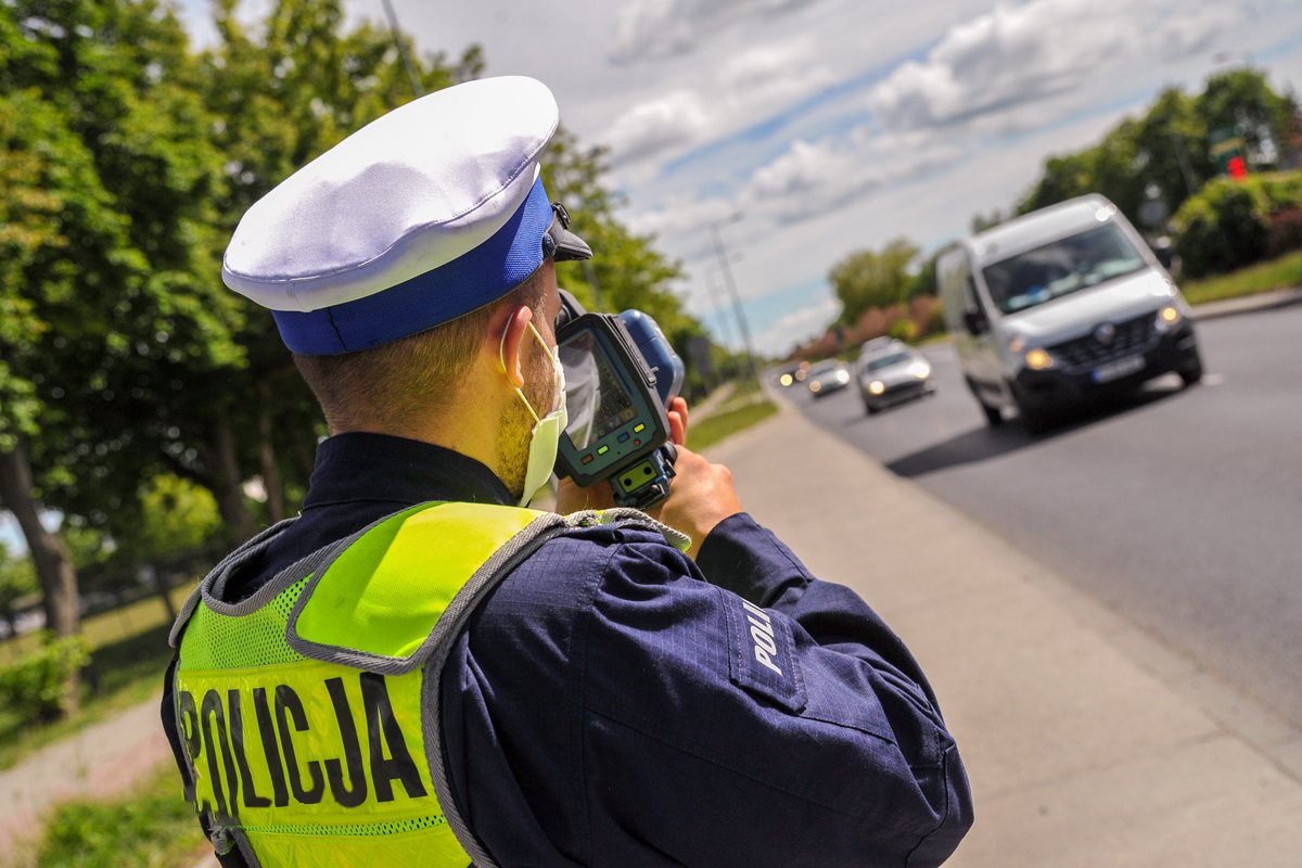 Jeszcze więcej laserowych radarów dla policji. Urządzenia i szkolenie za prawie 29 mln zł