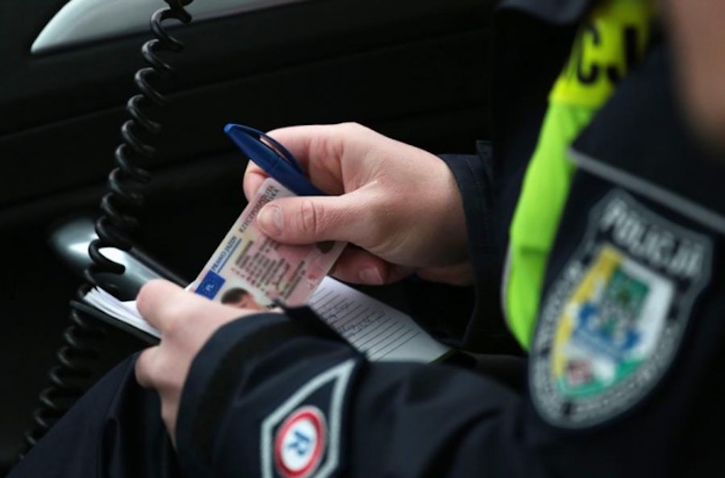 Płatność kartą za mandaty drogowe przedłużona. Nowe porozumienie Policji i Ministerstwa Finansów i Gospodarki