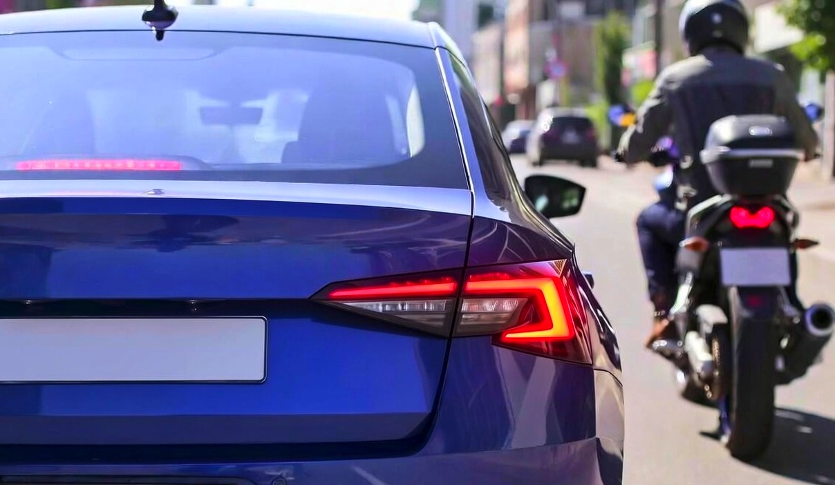 Nowe światła, nowe przepisy. Hamowanie będzie jaśniejsze