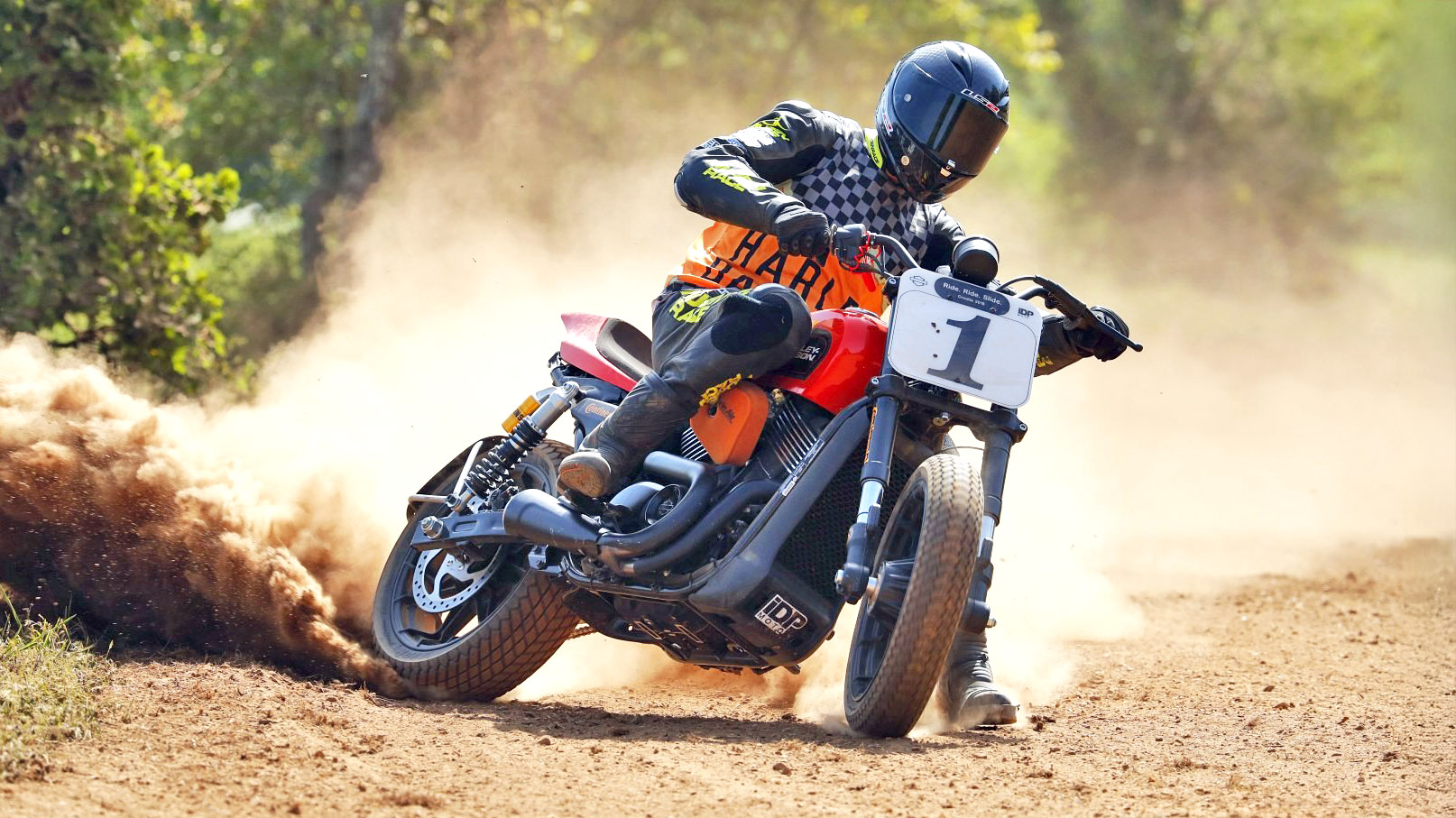 Flat Track, czyli MotoGP dla wieśniaków. O co w tym chodzi?