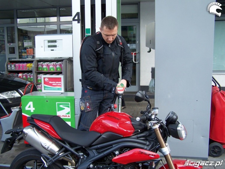 Paliwa drożeją z dnia na dzień. Benzyna 95 w górę, a to nie koniec