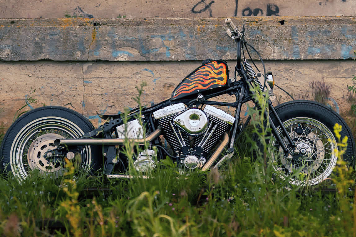 FLSTC Evo 1998 po radykalnej metamorfozie. Softail w nowej, surowej odsłonie