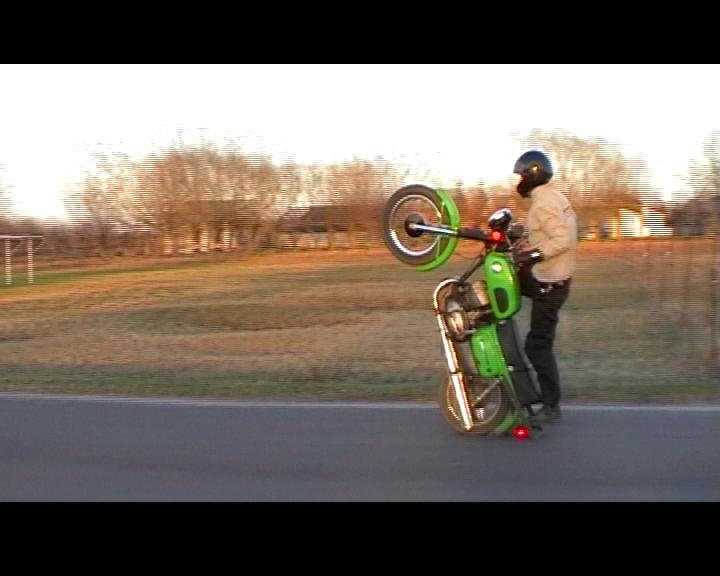 I znowu wheelie...