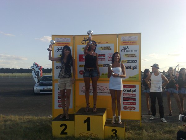 na podium