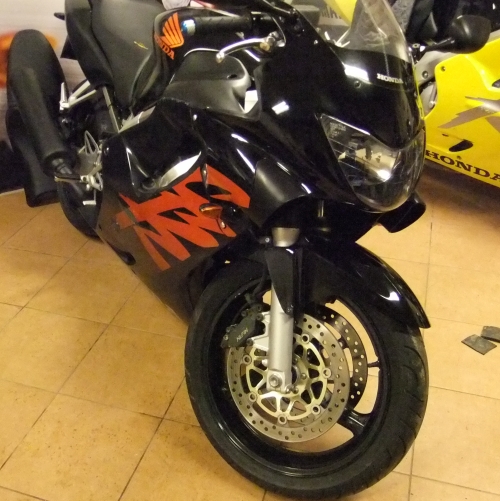 Honda CBR 600 F4  3