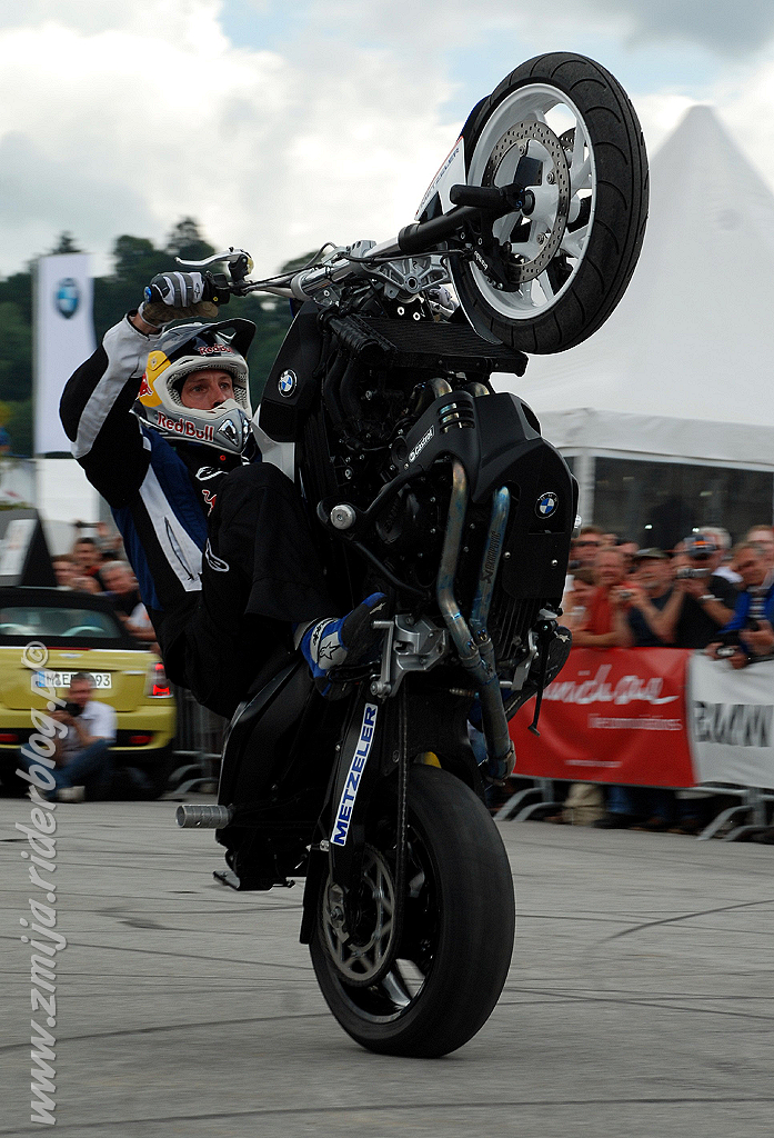 Chris Pfeiffer wheelie