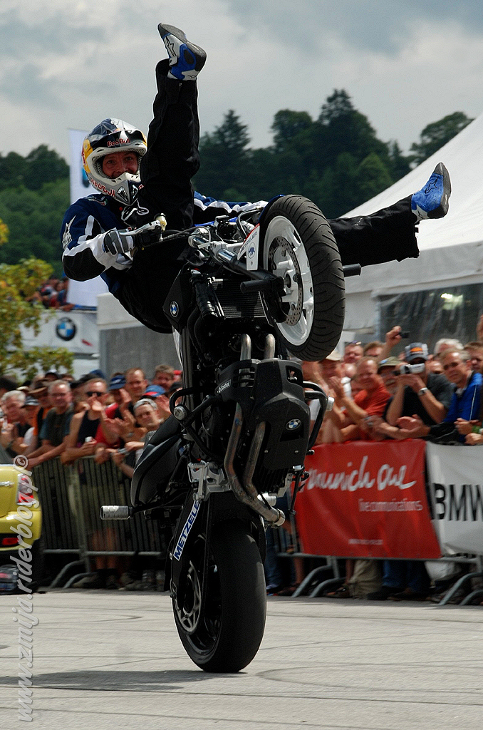 stunt tricks on BMW F800R
